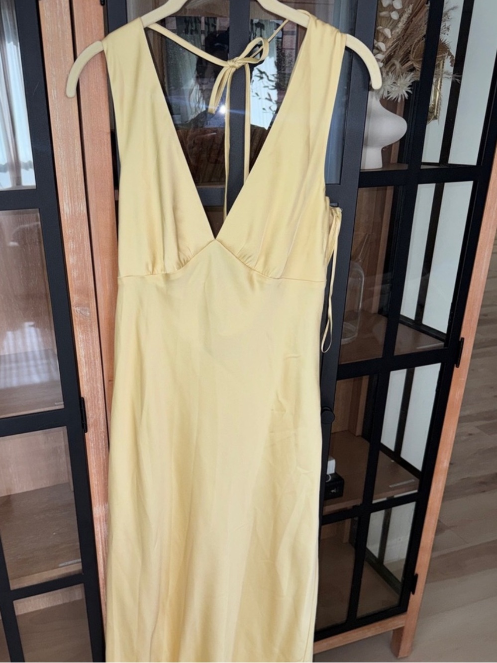 Abercrombie & Fitch Butter Yellow V-Neck Maxi Dress - Picture 3 of 6